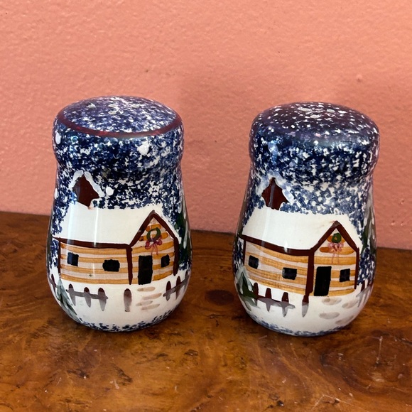 Vintage Cooks Bazaar Holly Mountain Lodge Salt And Pepper Shakers - Picture 1 of 9